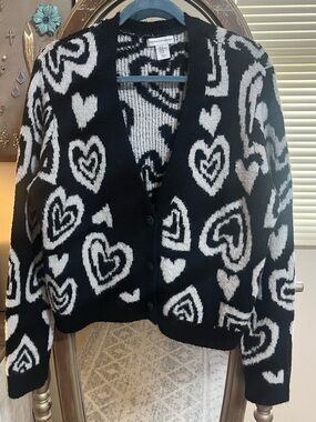 cupcakes & cashmere Black and White Heart-Pattern Cardigan